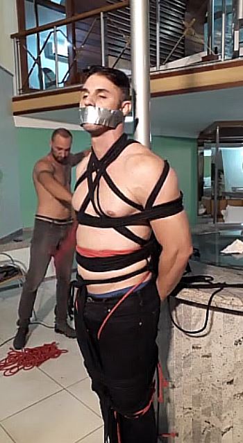 Bondage Man – Peter Bandana