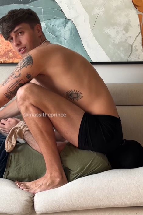 MassiThePrince – Facesitting On My Slave’s Face And Making Him Eat My Farts (Facesitting, Farting…